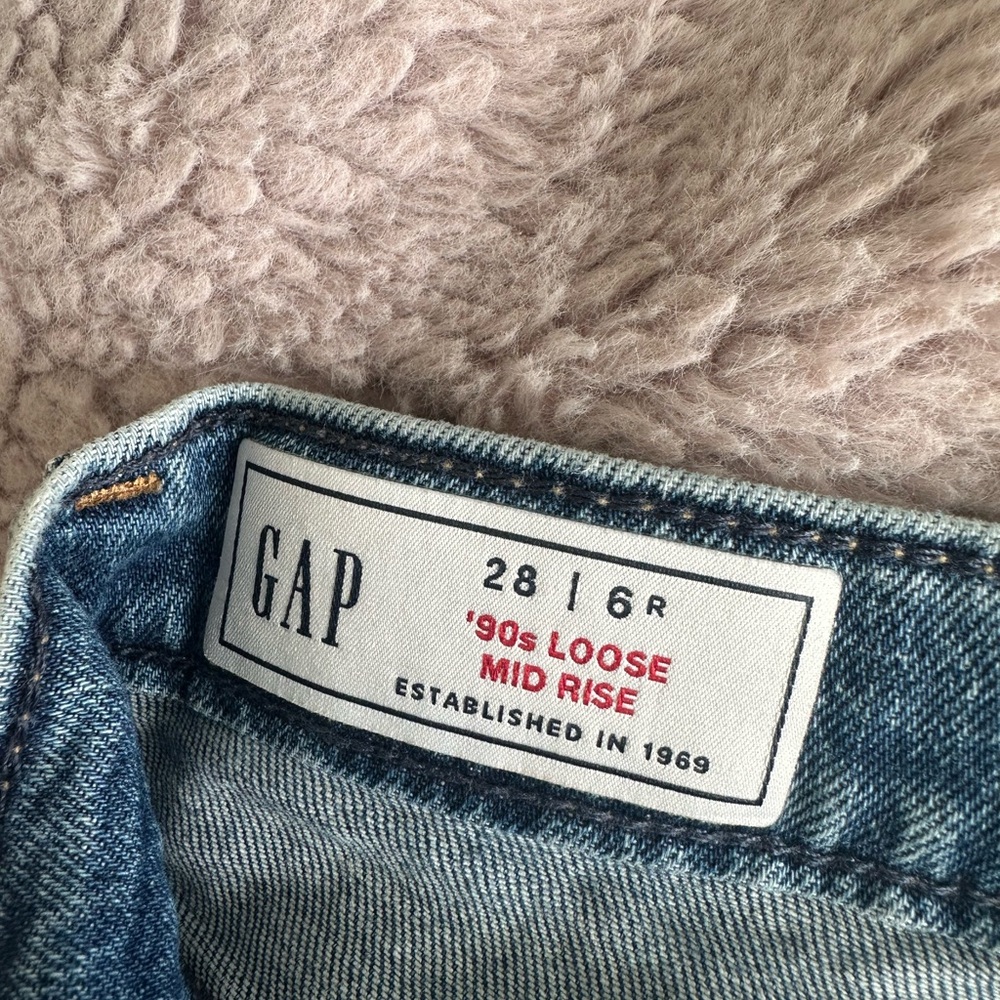 GAP Women's '90s Loose Mid Rise Blue Jeans
